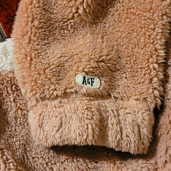 Abercrombie & Fitch fuzzy pink pullover fleece, size small. - Picture 5 of 5